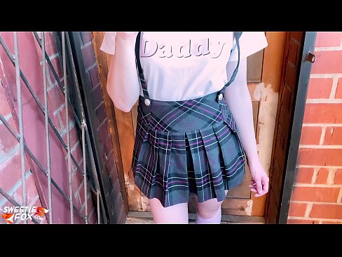 ❤️ Школачы Сосут анын Дик терең жана трахает ордуна класстар. ❌ Порно боюнча бизде ﹏