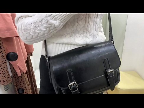 ❤️ Фитинг бөлмөсүндө жаш канчык FeralBerryди дилдо менен коомдук мастурбациялоо ❌ Порно боюнча бизде ﹏