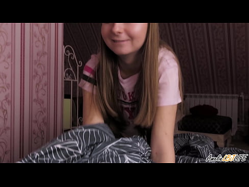 ❤️ Blondie анын BFF анын терең соруп жана анын оозуна сперма алат ❌ Порно боюнча бизде ﹏