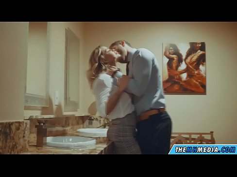 ❤️ Блондинка сени коомдук дааратканада азгырып жатканда ❌ Порно боюнча бизде ﹏